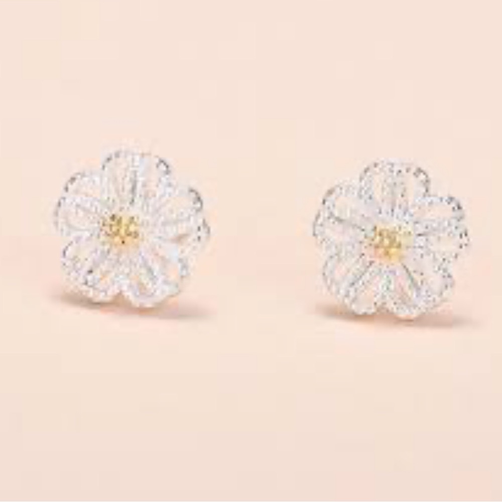 Gorgeous Daisy Stud Earrings